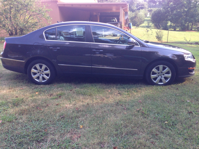 Volkswagen Passat Wagon SE Sedan