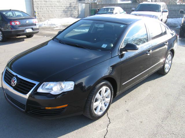 Volkswagen Passat 4DR SDN LE V6 AT Sedan