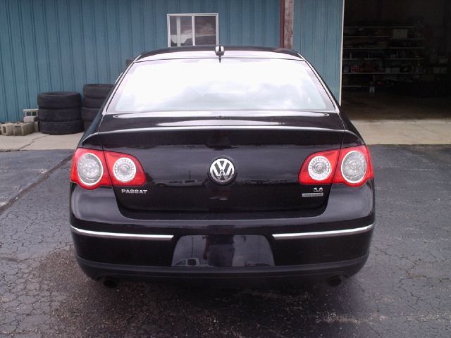 Volkswagen Passat 2003 GMC Savana Sedan