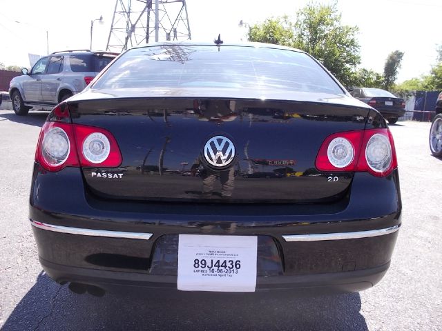 Volkswagen Passat Wagon SE Sedan