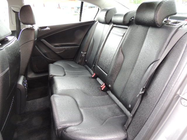 Volkswagen Passat 4DR SDN LE V6 AT Sedan