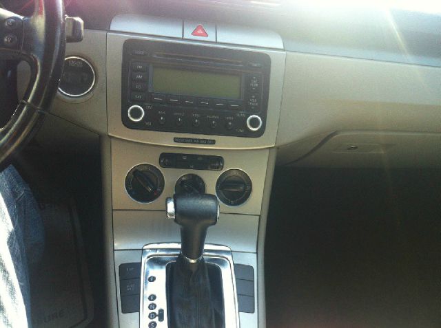 Volkswagen Passat 2006 photo 2