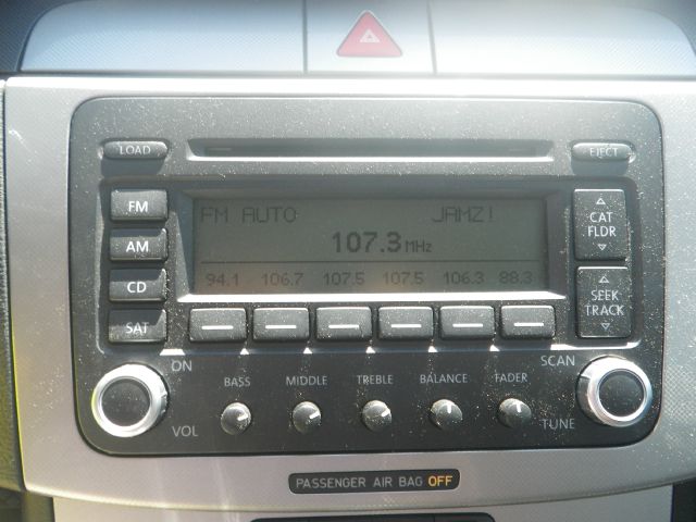 Volkswagen Passat Wagon SE Sedan