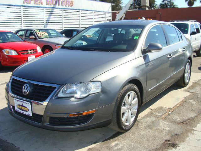 Volkswagen Passat 2006 photo 2