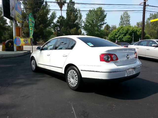 Volkswagen Passat 4DR SDN LE V6 AT Sedan