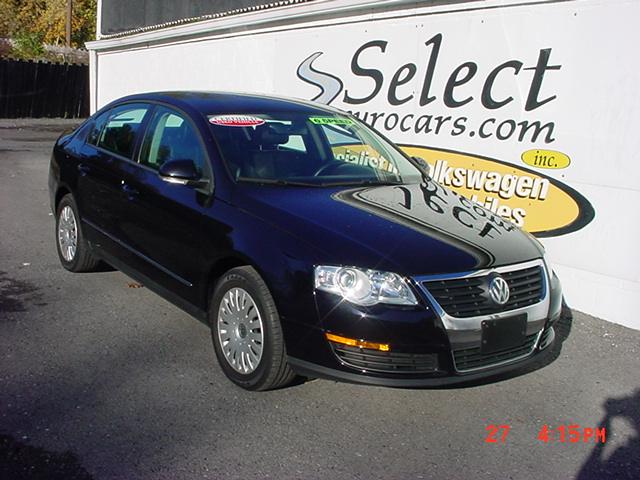 Volkswagen Passat 4DR SDN LE V6 AT Sedan