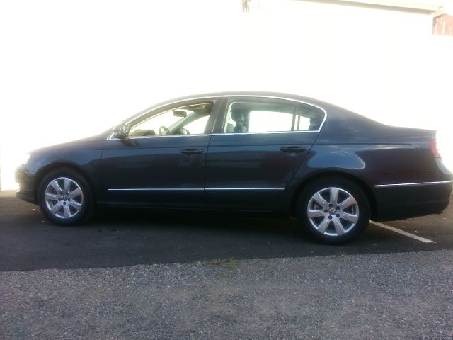 Volkswagen Passat 4DR SDN LE V6 AT Sedan