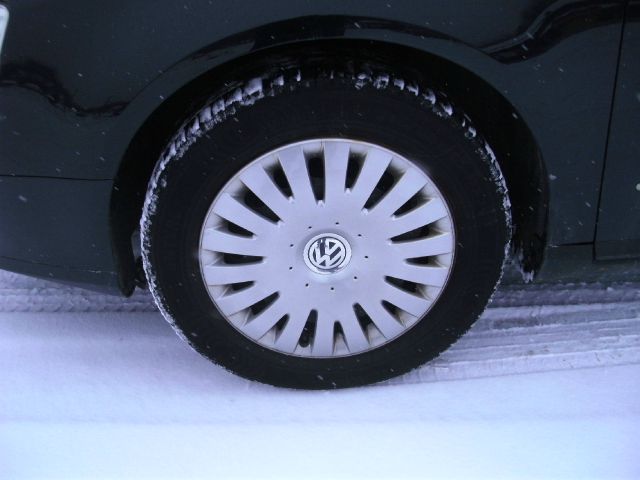 Volkswagen Passat 4DR SDN LE V6 AT Sedan