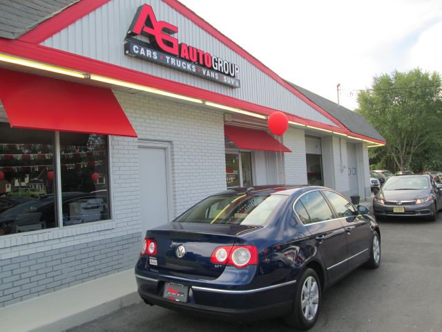 Volkswagen Passat 4DR SDN LE V6 AT Sedan