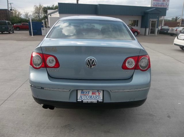 Volkswagen Passat Wagon SE Sedan