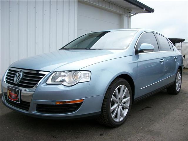 Volkswagen Passat 4dr Sdn V6 Auto LE Sedan