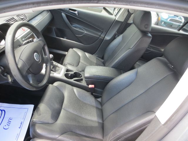 Volkswagen Passat Wagon SE Sedan