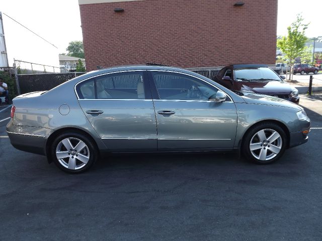 Volkswagen Passat 4dr LE Auto 4WD Sedan