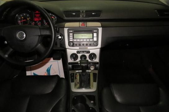 Volkswagen Passat 535xi Sedan AWD Sedan