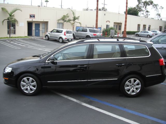 Volkswagen Passat Base Wagon