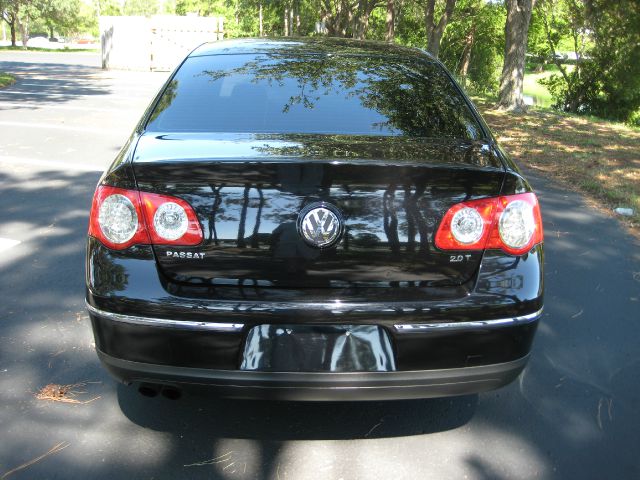 Volkswagen Passat 2008 photo 1