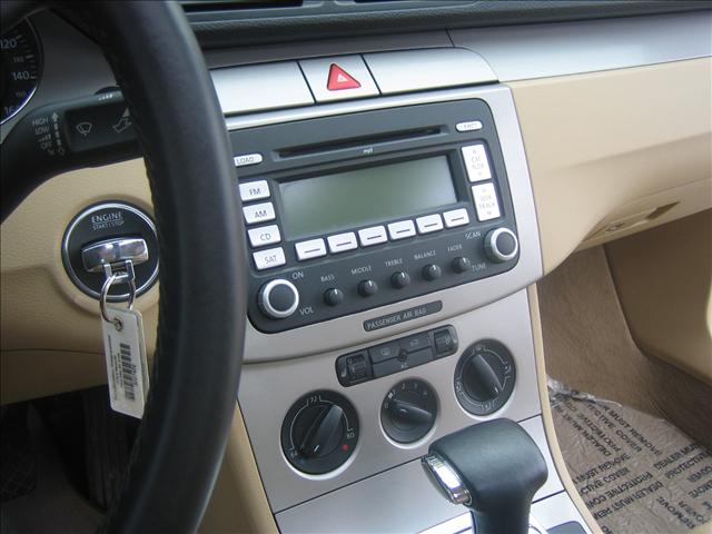 Volkswagen Passat 2008 photo 1