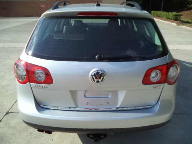 Volkswagen Passat 2008 photo 1