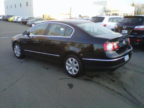 Volkswagen Passat 2008 photo 1