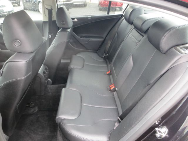 Volkswagen Passat 2009 photo 1