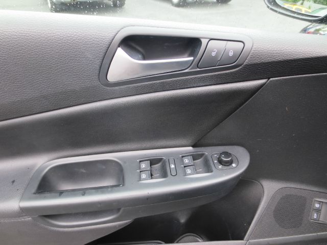 Volkswagen Passat 2009 photo 10