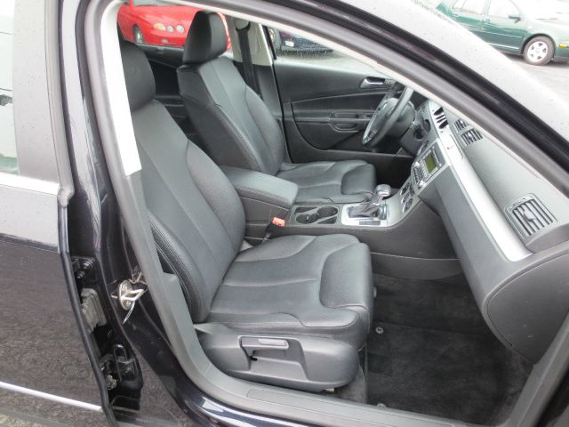 Volkswagen Passat 2009 photo 16