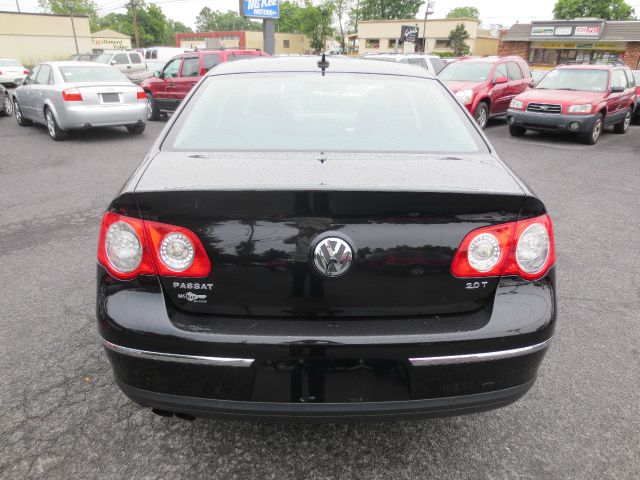Volkswagen Passat 2009 photo 17