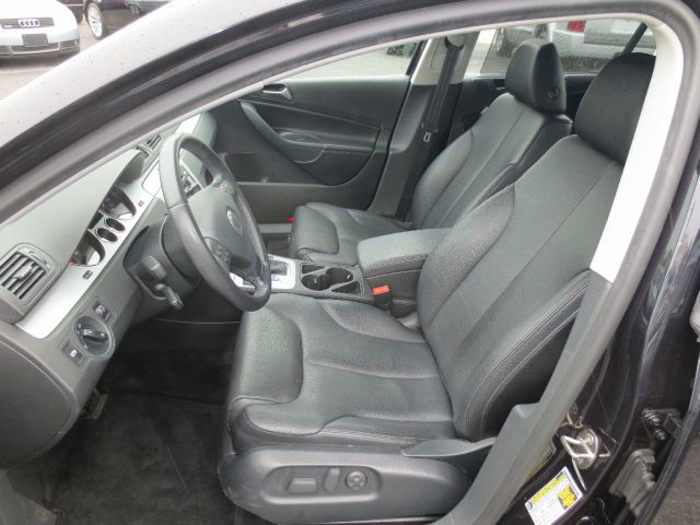 Volkswagen Passat 2009 photo 2