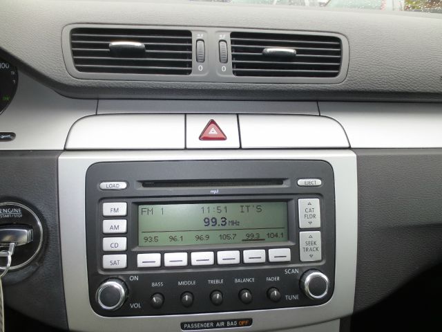 Volkswagen Passat 2009 photo 7