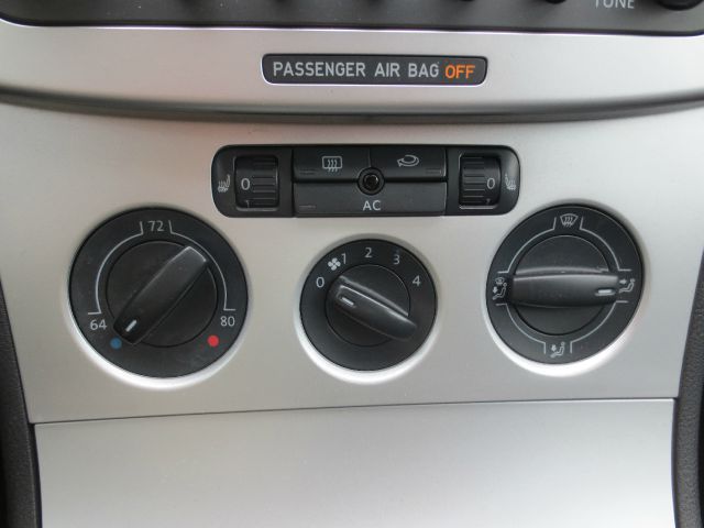 Volkswagen Passat 2009 photo 8