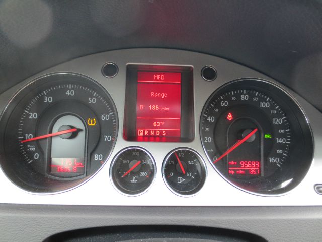 Volkswagen Passat 2009 photo 9