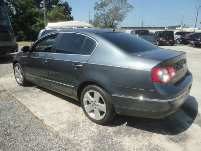 Volkswagen Passat 2009 photo 2