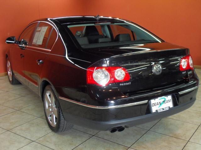 Volkswagen Passat 2009 photo 1
