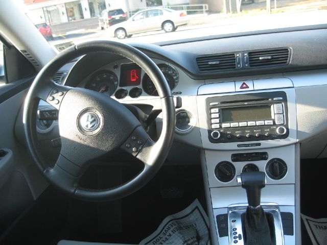 Volkswagen Passat 2009 photo 1