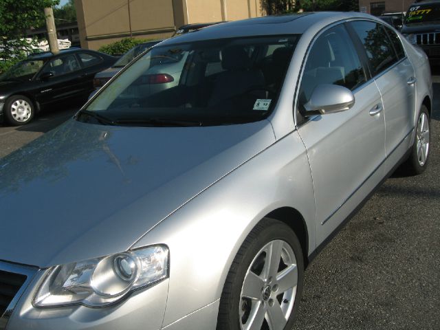 Volkswagen Passat 2009 photo 17