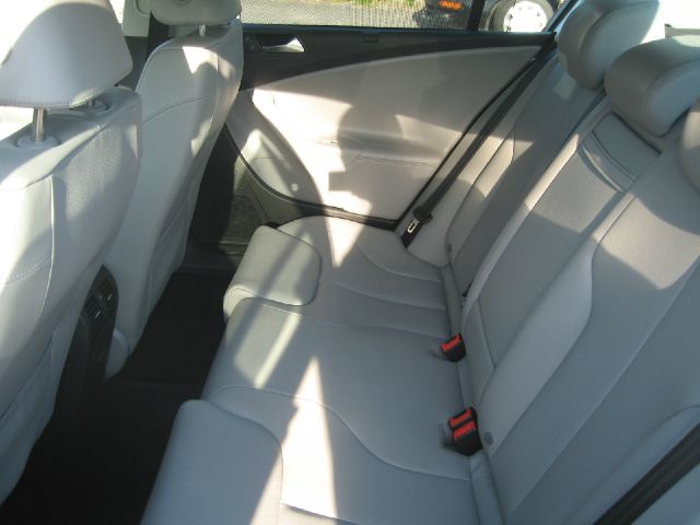 Volkswagen Passat 2009 photo 7