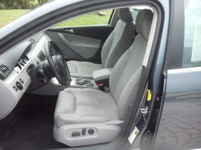 Volkswagen Passat 2009 photo 2