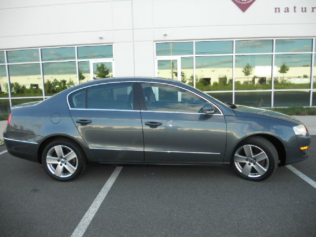 Volkswagen Passat 2009 photo 2
