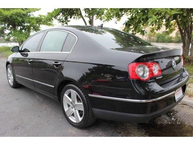 Volkswagen Passat 2009 photo 14