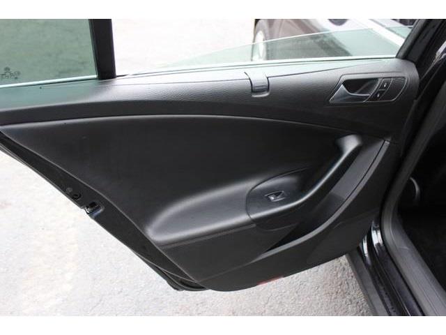 Volkswagen Passat 2009 photo 22