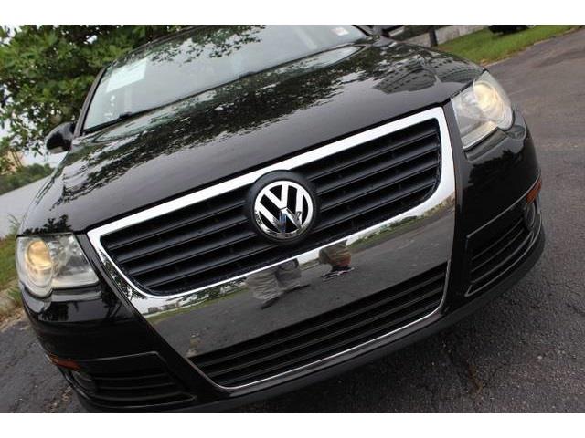 Volkswagen Passat 2009 photo 29