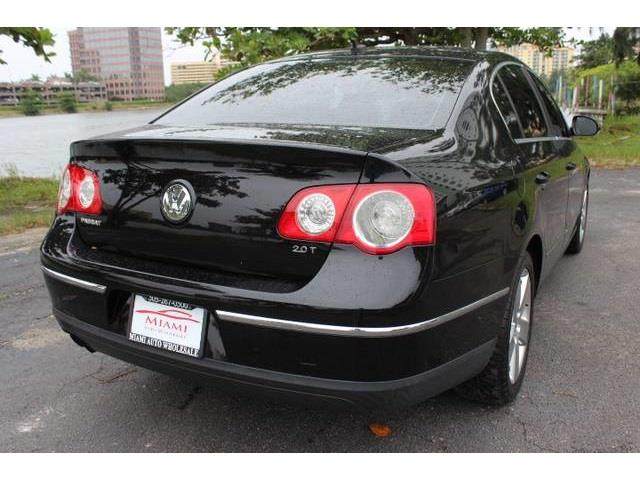 Volkswagen Passat 2009 photo 8