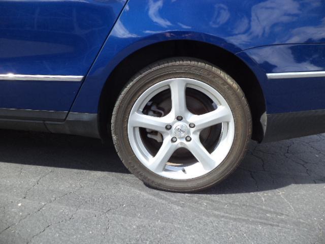 Volkswagen Passat 2009 photo 2