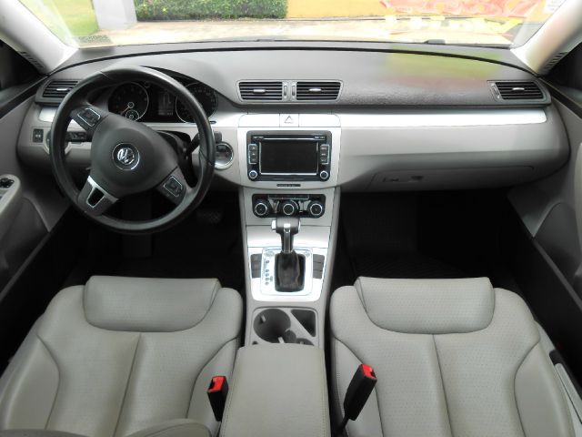 Volkswagen Passat 2010 photo 4