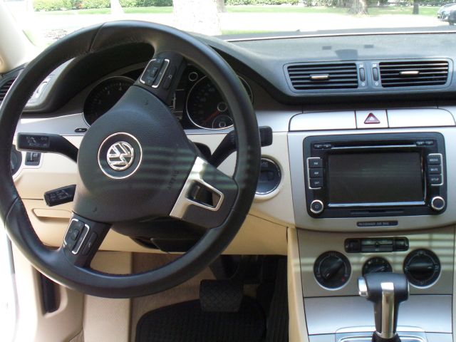Volkswagen Passat 2010 photo 2