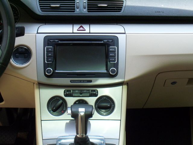 Volkswagen Passat 2010 photo 3