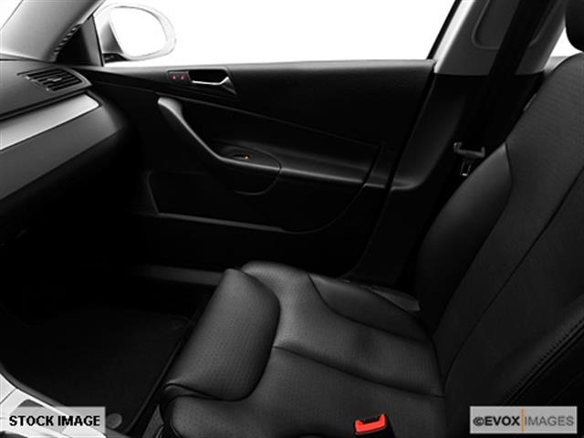 Volkswagen Passat 2010 photo 2