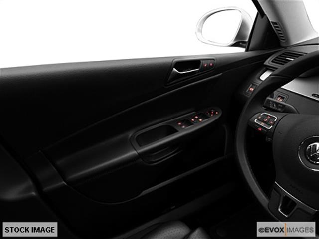 Volkswagen Passat 2010 photo 4