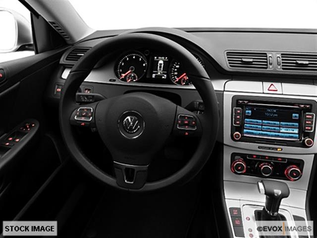 Volkswagen Passat 2010 photo 9