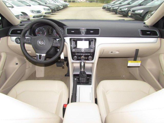 Volkswagen Passat 2012 photo 4